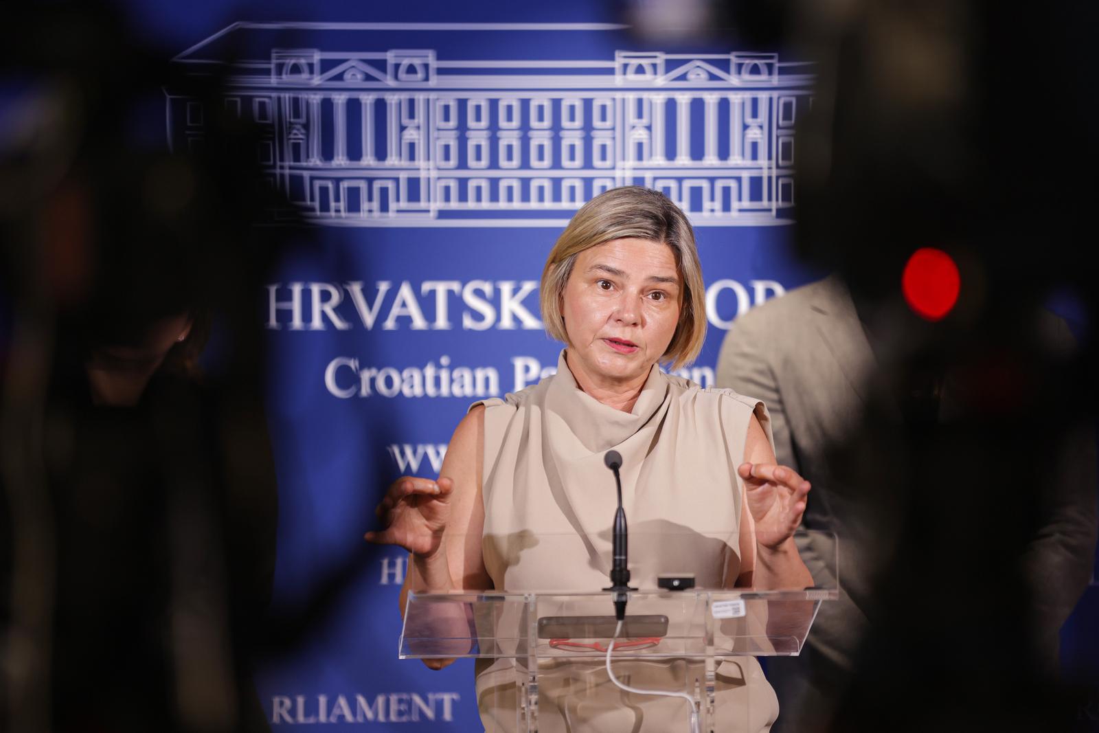 26.06.2025., Zagreb - Zastupnici Mozemo! Damir Bakic, Sandra Bencic i Jelena Milos odrzali su konferenciju za medije s temom najava aktivnosti Kluba: sjednica Odbora za europske poslove i predstavljanje Programa rada Europske komisije za 2025. godinu te Konacni prijedlog zakona o mirovinskom osiguranju. Photo: Luka Stanzl/PIXSELL