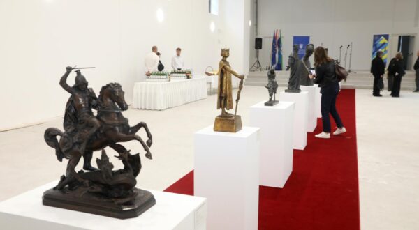 26.09.2025. Sisak, Trg Bana Jelacica 8 - otvorenje izlozbe "Kratka povijest hrvatske moderne skulpture" u zgradi obnovljene Kustodije Sisacke biskupije. Izlozbu je otvorila ministrica Nina Obuljen Korzinek. Photo: Edina Zuko/PIXSELL