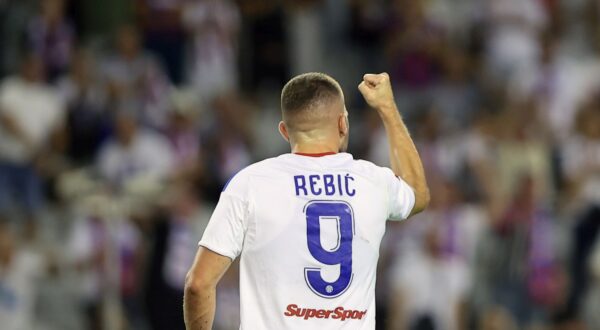 27.09.2025., stadion Poljud, Split - SuperSport HNL, 08. kolo, HNK Hajduk - NK Lokomotiva. Slavlje nogometasa Hajduka nakon pogotka Ante Rebica za vodstvo 1:0. Ante Rebic Photo: Ivana Ivanovic/PIXSELL