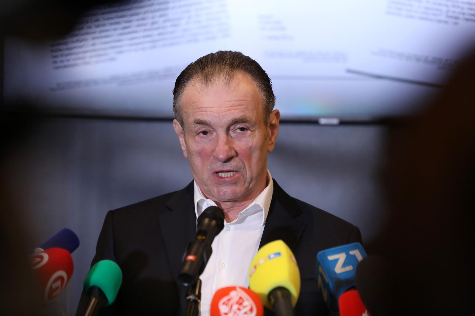 27.12.2024., Zagreb - U Bar Plazi u Ulici Antuna Nemcica odrzana je konferencija za medije Nikice Jelavica oko susreta na kavi s pjevacem Milom Kekinom. poduzetnik Nikica Jelavic Photo: Robert Anic/PIXSELL