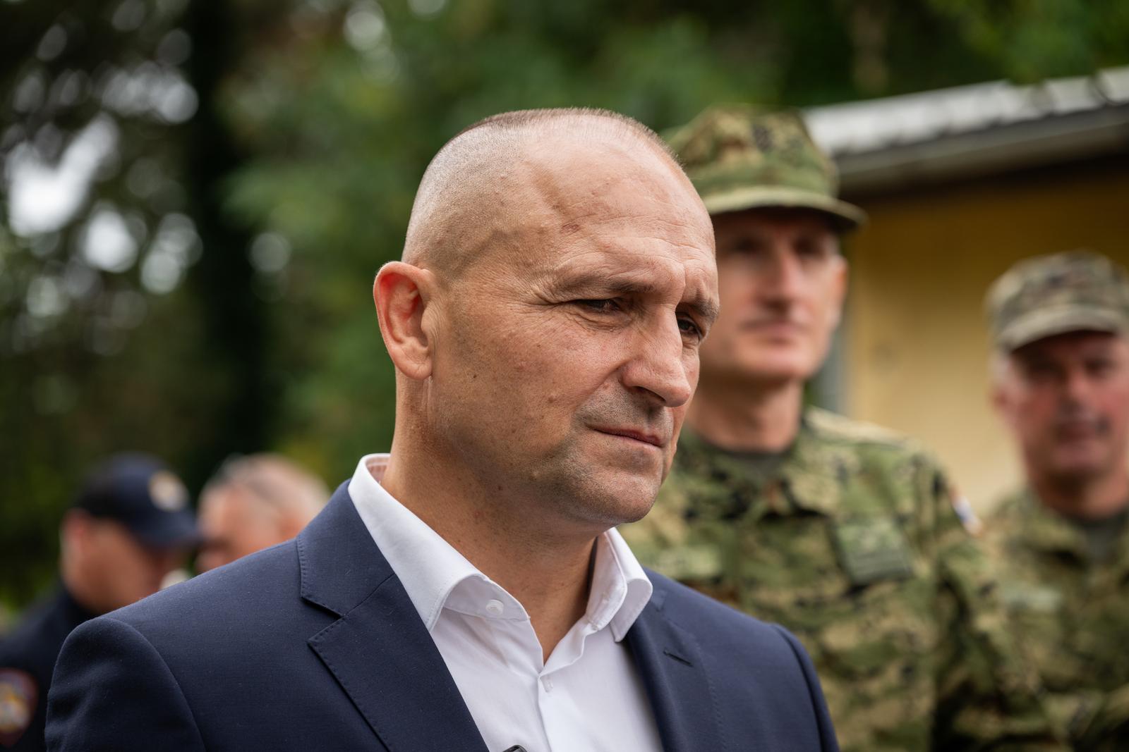 28.07.2025., Velika Gorica - Potpredsjednik Vlade Republike Hrvatske i ministar obrane Ivan Anusic zajedno s nacelnikom Glavnog stozera Oruzanih snaga RH general-pukovnikom Tihomirom Kundidom obisao je pripadnike pjesackih postroja Hrvatske vojske koji se pripremaju za nadolazeci mimohod u vojarni Pukovnik Marko Zivkovic na Plesu. Photo: Neva Zganec/PIXSELL