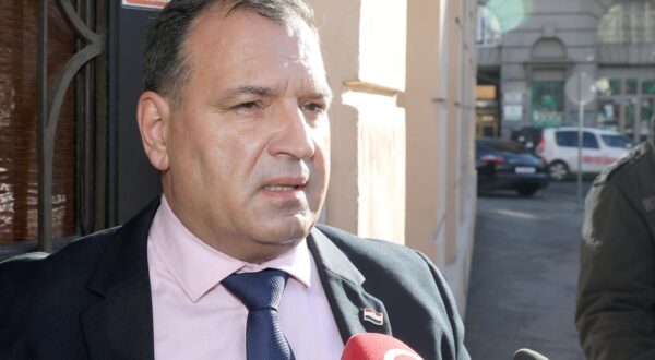 29.01.2020., Zagreb - Kandidat za novog ministar zdravstva Vili Beros dosao je u Povjerenstvo za sukoba interesa ispuniti imovinsku karticu.rPhoto: Patrik Macek/PIXSELL