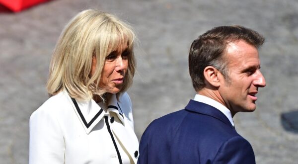 Le président Emmanuel Macron et Brigitte Macron - Cérémonie du 145ème défilé militaire du 14 juillet, jour de la Fête Nationale, avenue des Champs-Elysées à Paris. © Christian Liewig / Bestimage Ceremony of the 145th military parade on 14 July, Bastille Day, avenue des Champs-Elysées in Paris. Photo: Clovis-Liewig/Bestimage/BESTIMAGE