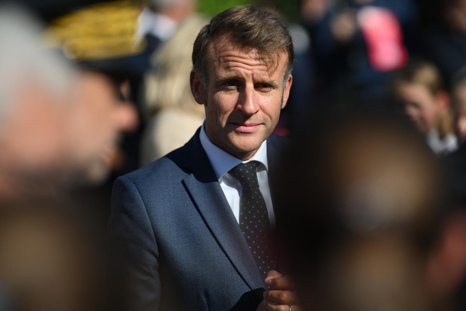 French President Emmanuel Macron during a visit the riding hall at Pontlevoy Abbey, in Pontlevoy, France on September 19, 2025, as part of the 42nd edition of the European Heritage Days. Pontlevoy Abbey is a former Benedictine abbey used since 2018 by the lycée catholique de Pontlevoy, a secondary school. The ride Pontlevoy Abbey was selected among the winners of the 2025 edition of the Heritage Lottery. © Eliot Blondet/Pool/Bestimage Photo: Eliot Blondet / Pool / Bestimage/BESTIMAGE