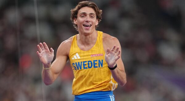 15 September 2025, Japan, Tokio: Athletics: World Championships, pole vault, men, final: Armand Duplantis from Sweden reacts. Photo: Michael Kappeler/dpa Photo: Michael Kappeler/DPA