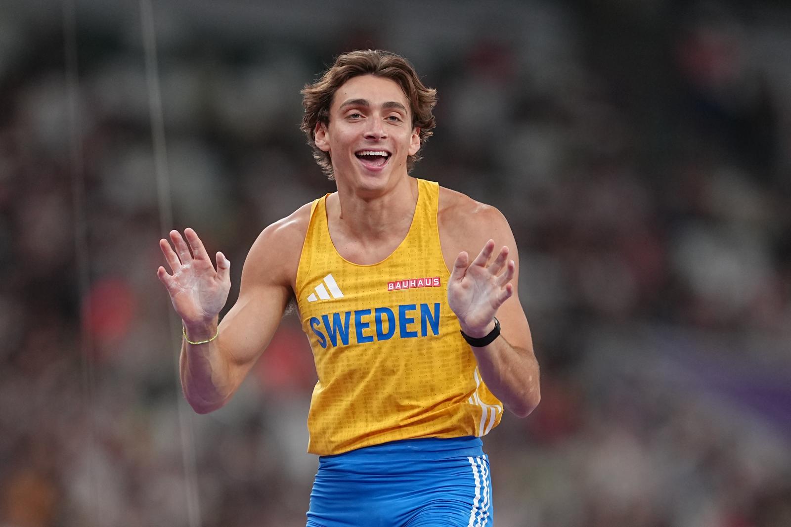 15 September 2025, Japan, Tokio: Athletics: World Championships, pole vault, men, final: Armand Duplantis from Sweden reacts. Photo: Michael Kappeler/dpa Photo: Michael Kappeler/DPA