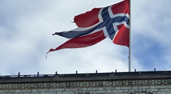 FILED - 11 October 2024, Norway, Oslo: The Norwegian flag flies over the country's parliament in Oslo Photo: Steffen Trumpf/dpa Photo: Steffen Trumpf/DPA