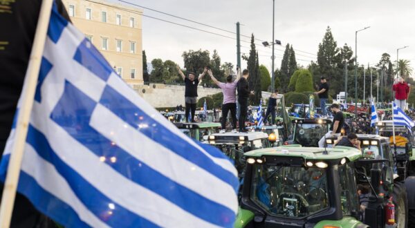Za teške nesreće u kojima vozač koristi mobitel ide se na doživotni zatvor Photo: Socrates Baltagiannis/DPA