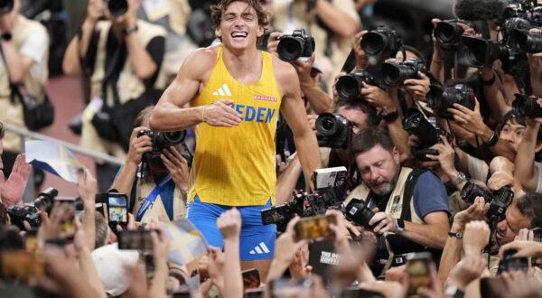 Armand Duplantis of Sweden celebrates after winning the men's pole vault event with a world record of 6.30 meters at the World Athletics Championships at the National Stadium in Tokyo on Sept. 15, 2025. (Kyodo) ==Kyodo  Photo via Newscom