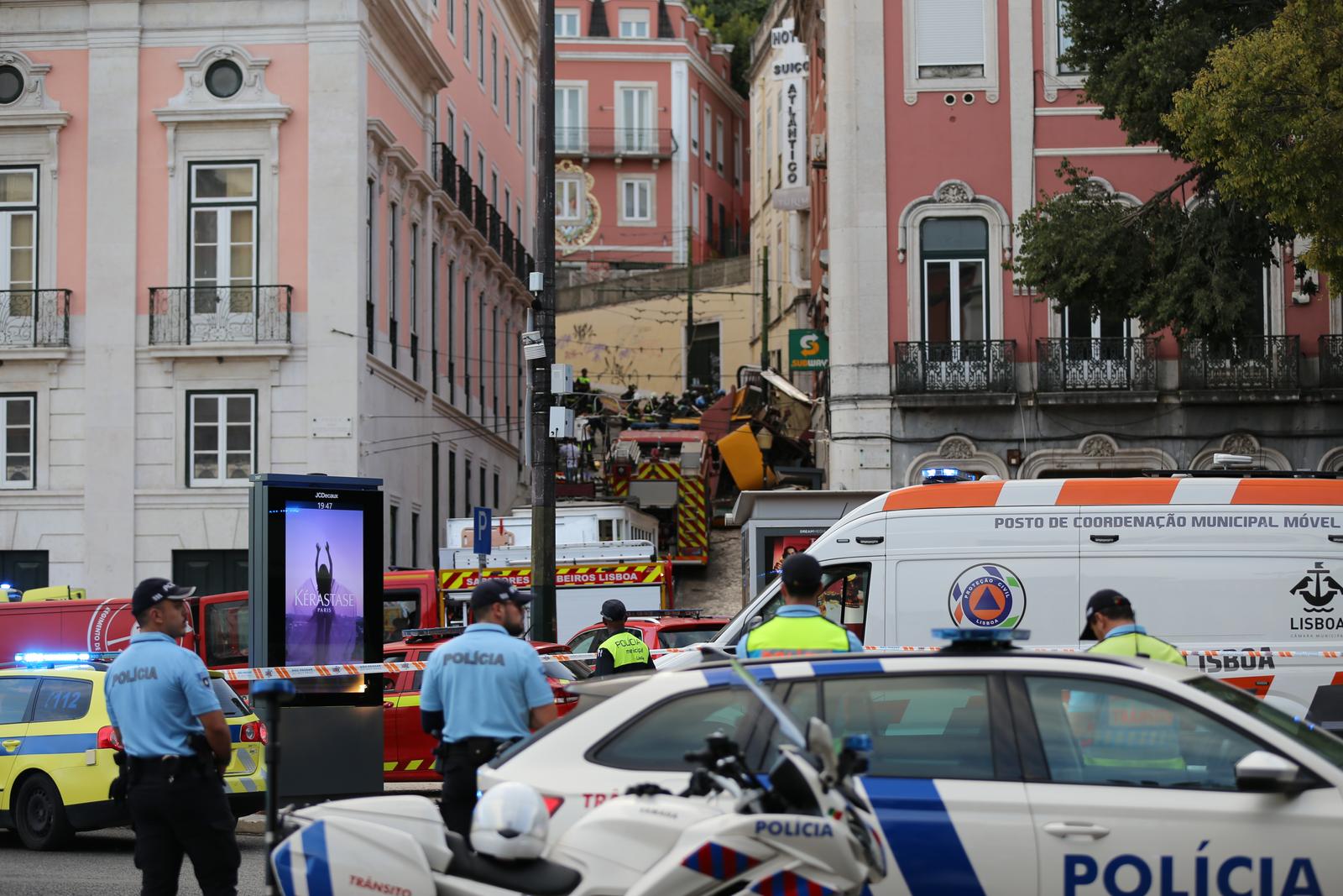 (250903) -- LISBON, Sept. 3, 2025 (Xinhua) -- Firefighters and Public Security Police work on the site of the funicular accident in Lisbon, Portugal, on Sept. 3, 2025. The Gloria Funicular, one of Lisbon's best-known tourist attractions, derailed and overturned on Wednesday evening, leaving 15 people dead and 18 others injured, including five in serious condition, local media reported, citing police sources. (Xinhua/Xun Wei) Photo: Xun Wei/XINHUA