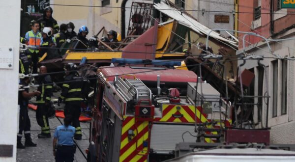 (250903) -- LISBON, Sept. 3, 2025 (Xinhua) -- Firefighters and Public Security Police work on the site of the funicular accident in Lisbon, Portugal, on Sept. 3, 2025. The Gloria Funicular, one of Lisbon's best-known tourist attractions, derailed and overturned on Wednesday evening, leaving 15 people dead and 18 others injured, including five in serious condition, local media reported, citing police sources. (Xinhua/Xun Wei) Photo: Xun Wei/XINHUA