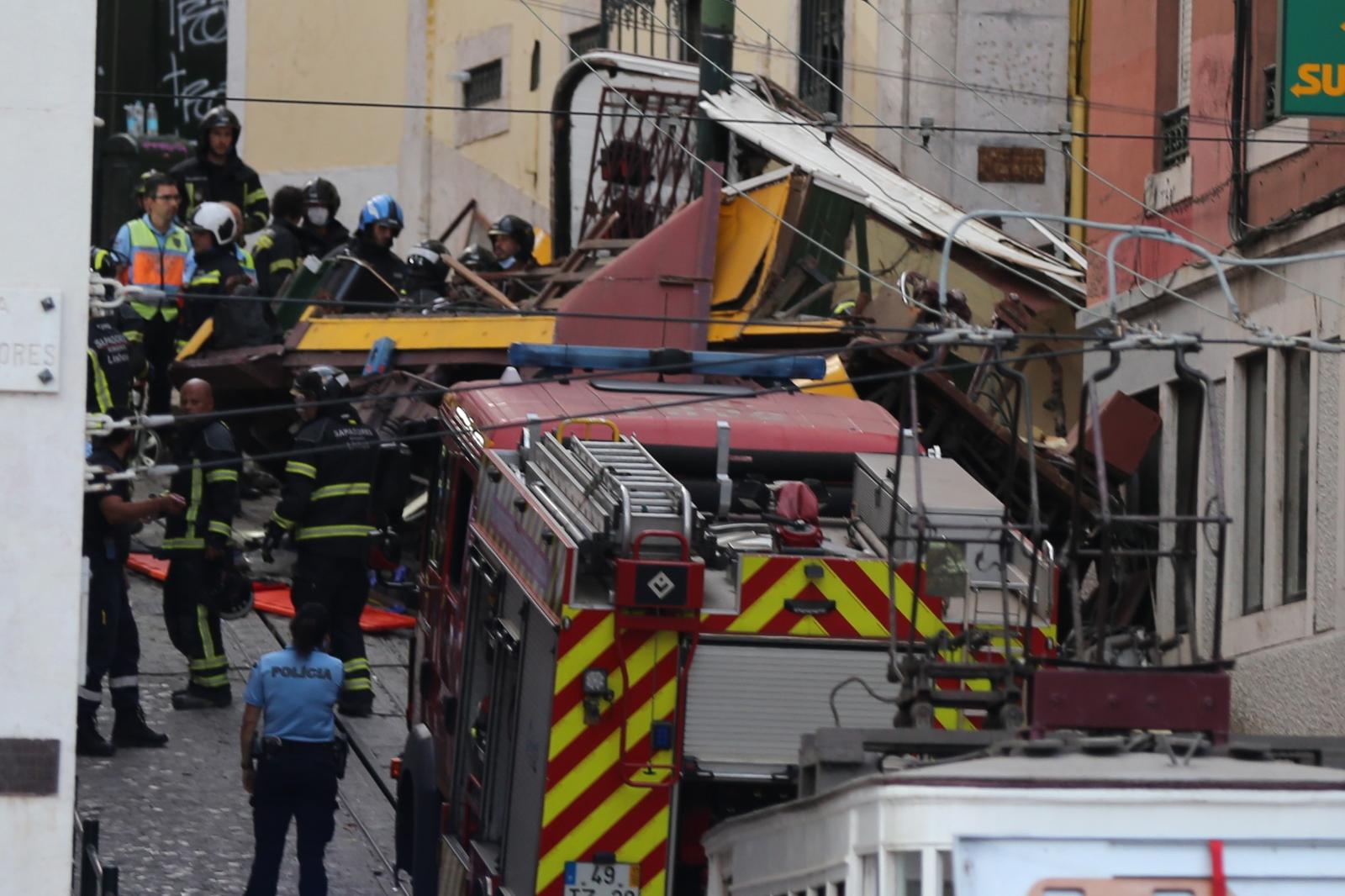 (250903) -- LISBON, Sept. 3, 2025 (Xinhua) -- Firefighters and Public Security Police work on the site of the funicular accident in Lisbon, Portugal, on Sept. 3, 2025. The Gloria Funicular, one of Lisbon's best-known tourist attractions, derailed and overturned on Wednesday evening, leaving 15 people dead and 18 others injured, including five in serious condition, local media reported, citing police sources. (Xinhua/Xun Wei) Photo: Xun Wei/XINHUA