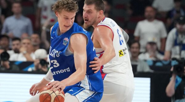 (250907) -- RIGA, Sept. 7, 2025 (Xinhua) -- Nikola Jokic (R) of Serbia vies with Lauri Markkanen of Finland during the FIBA EuroBasket 2025 Round of 16 match between Serbia and Finland in Riga, Latvia, on Sept. 6, 2025. (Photo by Edijs Palens/Xinhua) Photo: Edijs Palens/XINHUA