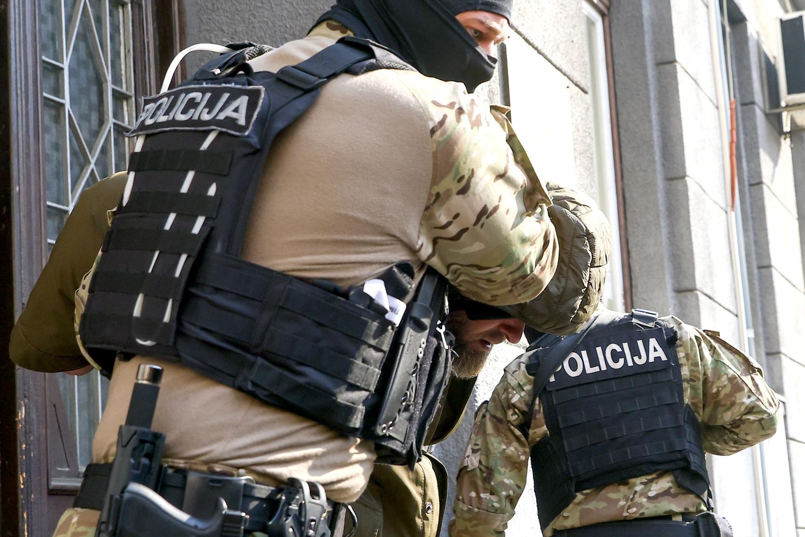 06.02.2025., Sarajevo, Bosna i Hercegovina - Taksist Haris Mujcinovic, koji je uhicen nakon sto mu je policija u kuci u Sarajevu pronasla vise od 100 kilograma razlicitih vrsta droge, predat je iz MUP-a KS u Tuzilastvo KS. Photo: Armin Durgut/PIXSELL