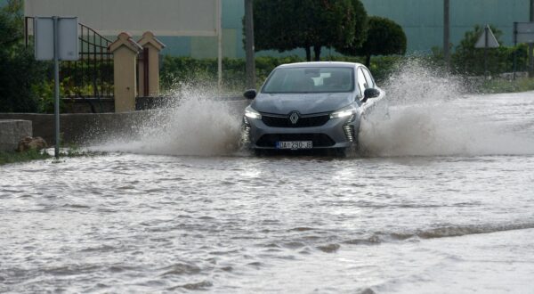24.09.2025., Sibenik - Obilne kise prouzrocile probleme u gradu i prometu. Photo: Hrvoje Jelavic/PIXSELL