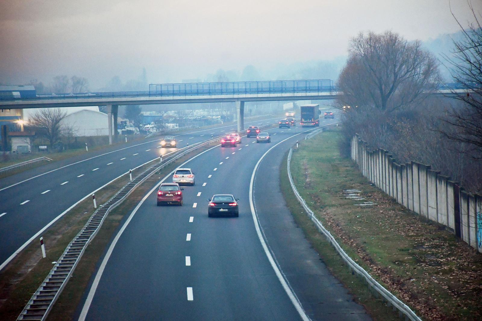 07.01.2025, Slavonski Brod: U poslijepodnevnim satima sve gusca magla i zbog povratka s blagdana pojacan promet na autocesti A3 u smjeru Zagreba. Photo: Ivica Galovic/PIXSELL