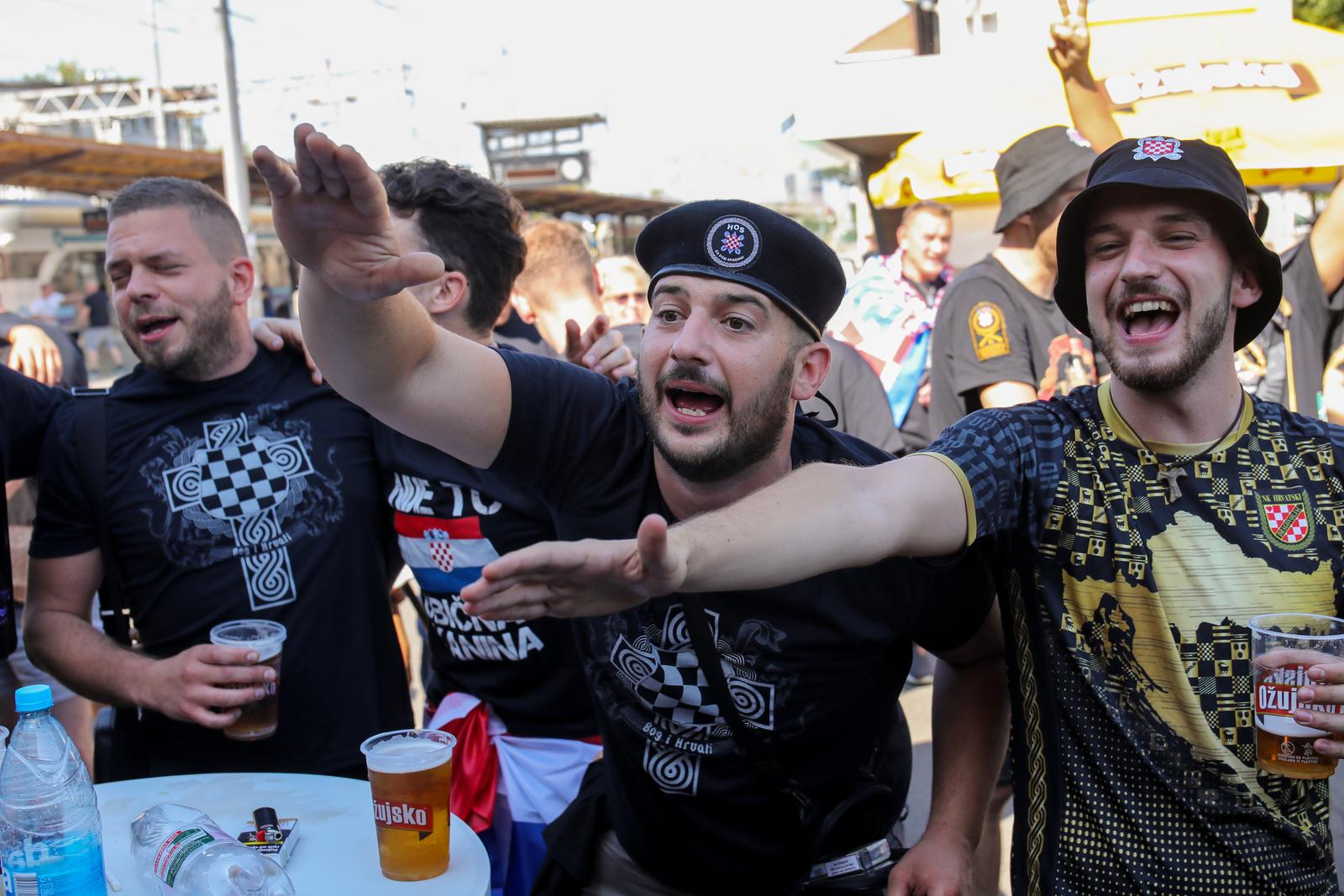 05.07.2025., Zagreb - Obozavatelji se okupljaju na Glavnom kolodvoru uoci koncerta Marka Perkovica Thompsona na Hipodromu.
 Photo: Emica Elvedji/PIXSELL