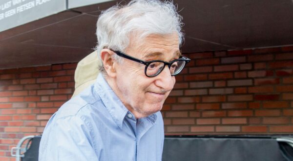 Woody Allen and partner Soon-Yi Previn arrives at theatre Carre for a show of th e Woody Allen & The Eddy Davis New Orleans Jazz Band where they starts its European tour with an exclusive show in Amsterdam *** Woody Allen and partner Soon Yi Previn arrives at theater Carre for a show of th e Woody Allen The Eddy Davis New Orleans Jazz Band where they start its European tour with an exclusive show in Amsterdam EMST20190625-771.jpg