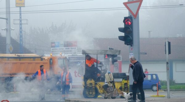 25.10.2015., Zagreb - Grad se jutros probudio obavijen jesenjom maglom. Heinzlova ulica. rPhoto: Tomislav Miletic/PIXSELL