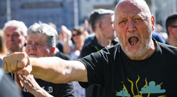 20.09.2025., Zagreb  - Prosvjed na trgu bana Jelacica "Za spas hrvatske kulture i regulaciju uvoza stranih radnika" u organizaciji udruge "Za bolju Hrvatsku" Photo: Josip Regovic/PIXSELL