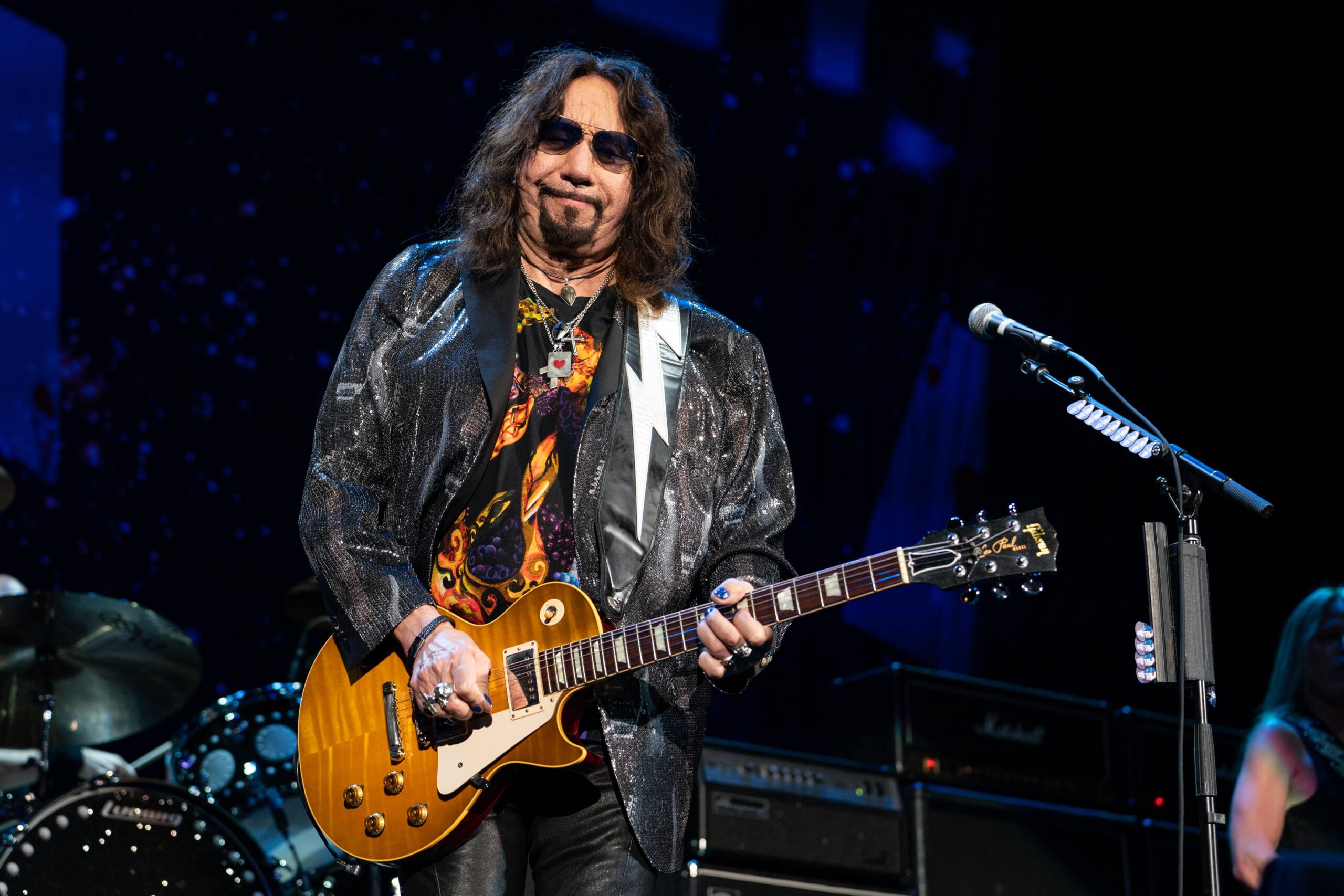 WEST PALM BEACH, FL - OCTOBER 10: Ace Frehley performs at The iTHINK Financial Amphitheatre on October 10, 2021 in West Palm Beach Florida. PUBLICATIONxNOTxINxUSA Copyright: xMPI140/MediaPunchx