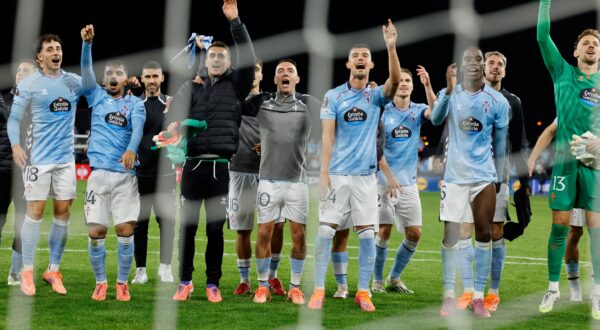Celta players celebrate after the Europa League soccer match between Celta Vigo and PAOK in Vigo, Spain, Thursday, Oct. 2, 2025. (AP Photo/Lalo R. Villar) Spain Soccer Europa League