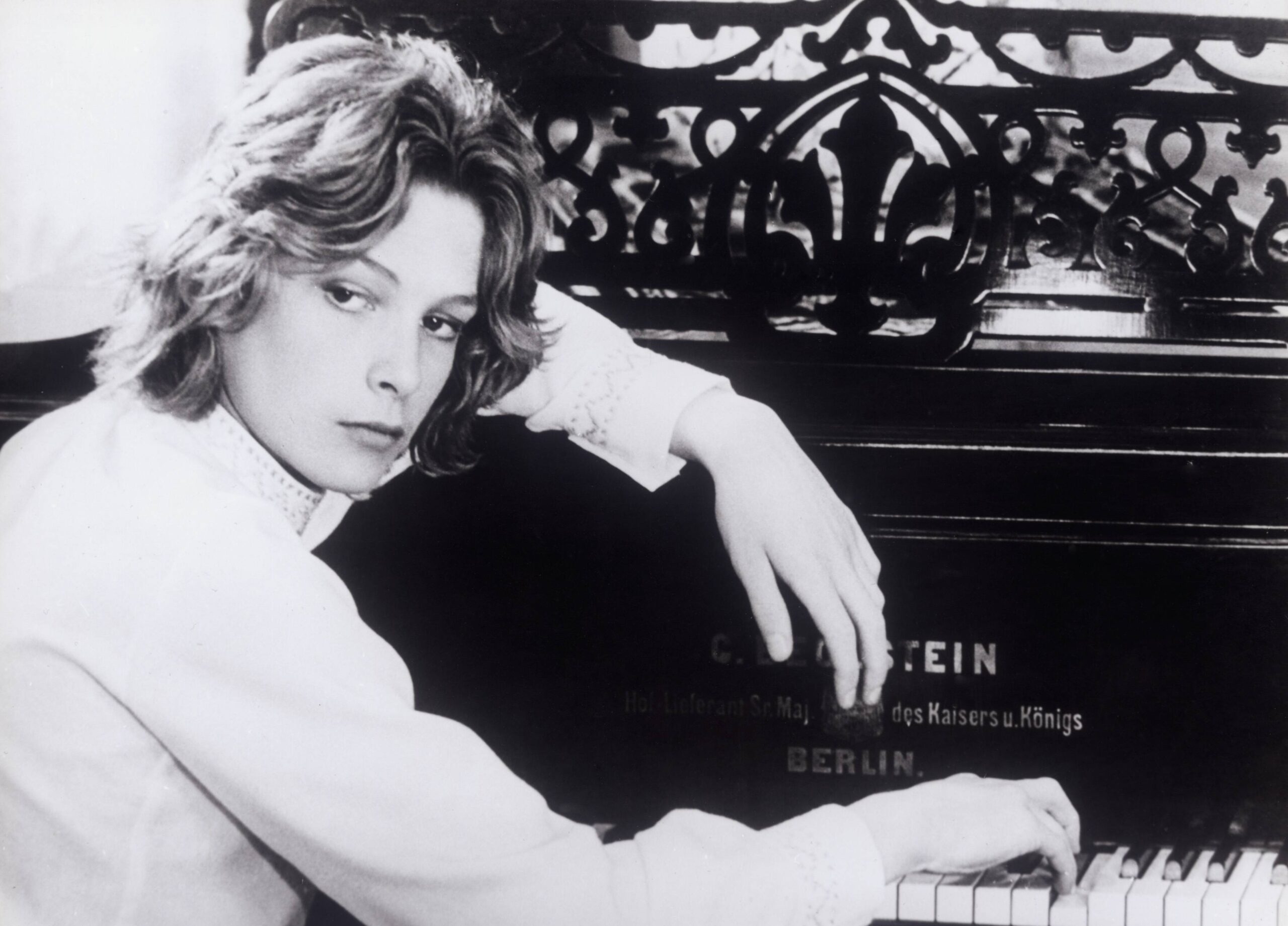 Bildnummer: 54368587  Datum: 14.04.1971  Copyright: imago/United Archives
KPA89471.jpg TOD IN VENEDIG Morte a Venezia Italien 1971 Luchino Visconti Tadzio (BJÖRN ANDRESEN) on piano BOX rights=RM People Entertainment quer Film Fernsehen Drama 70er Portrait

Bildnummer 54368587 Date 14 04 1971 Copyright Imago United Archives KPA89471 JPG Death in Venice Morte a Venezia Italy 1971 Luchino Visconti  Björn Andresen ON Piano Box rights u003d RM Celebrities Entertainment horizontal Film Television Drama 70 Portrait