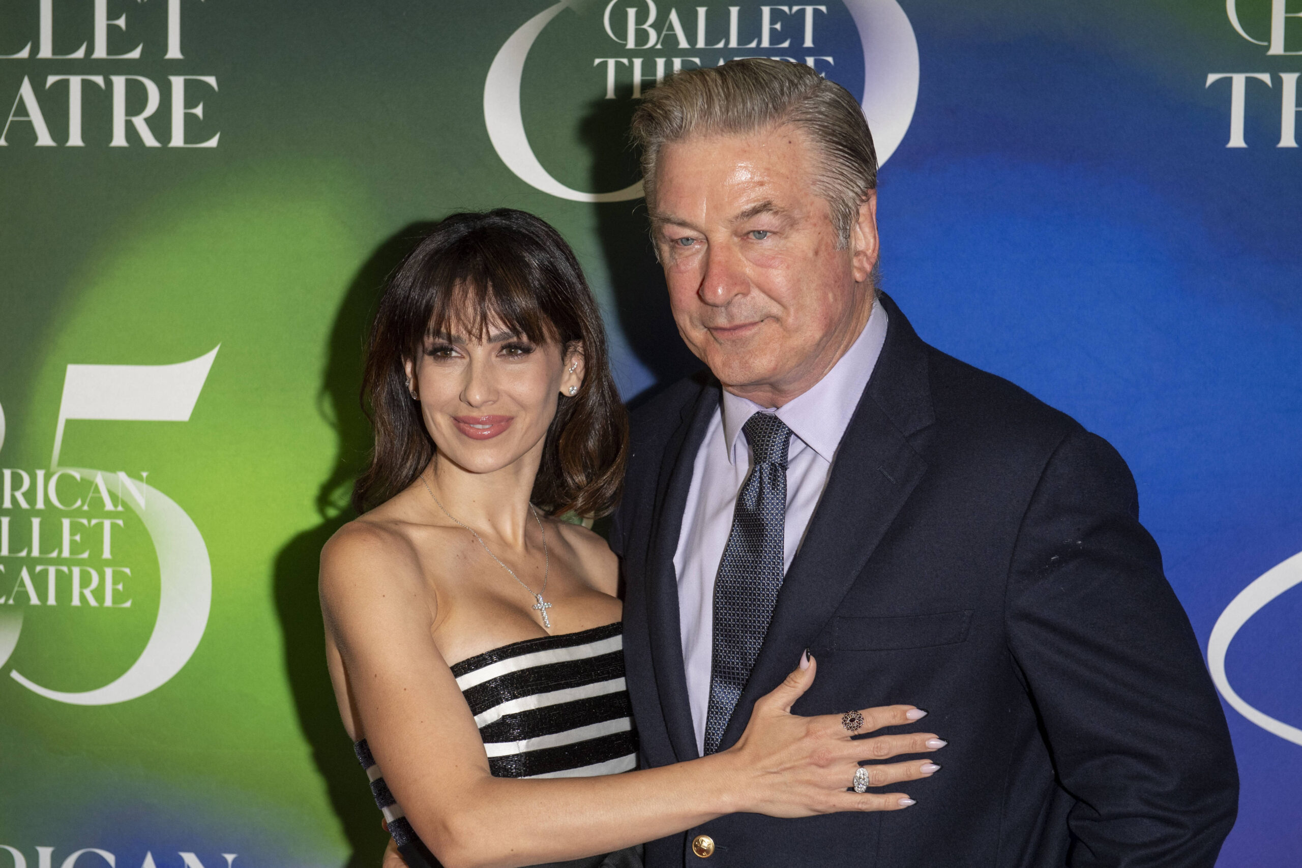 American ballet theatre celebrates 85th anniversary at 2025 spring gala new american ballet theatre celebrates 85th anniversary at 2025 spring gala. May 28, 2025, new york, new york, usa: l-r hilaria baldwin and alec baldwin attend the 2025 american ballet theatre spring gala at cipriani south street on may 28, 2025 in new york city. credit: m10s / thenews2 Foto: M10s/Thenews2/imago images American ballet theatre celebrates 85th anniversary at 2025 spring gala PUBLICATIONxNOTxINxUSA Copyright: xRonxAdarx