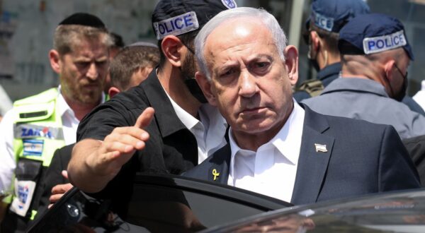 epa12361891 Israeli Prime Minister Benjamin Netanyahu visits the scene of a shooting incident in Jerusalem, 08 September 2025. At least five people were killed and several others injured by gunfire after a shooting incident at Ramot Junction in Jerusalem, according to Magen David Adom (MDA), Israel's national emergency services.  EPA/Ronen Zvulun / POOL