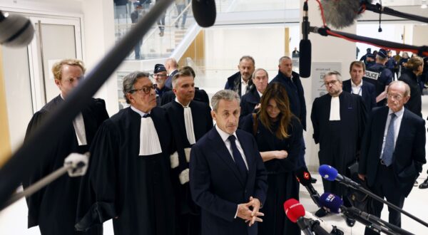 epa12404541 Former French president Nicolas Sarkozy (C) speaks to the press as he leaves the courthouse in Paris, France, 25 September 2025. Sarkozy and twelve others, including three former ministers, stood trial for criminal conspiracy to receive funds for the 2007 presidential campaign from the regime of late Libyan leader Muammar Gaddafi, and he has now been sentenced to five years in jail for his role in the case involving funds from Gaddafi. Sarkozy has been convicted twice in separate cases since leaving office in 2012.  EPA/YOAN VALAT