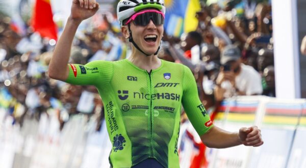 epa12412819 Tadej Pogacar from Slovenia reacts after winning the Elite Men race at the UCI Road Cycling World Championships in Kigali, Rwanda, 28 September 2025.  EPA/KIM LUDBROOK