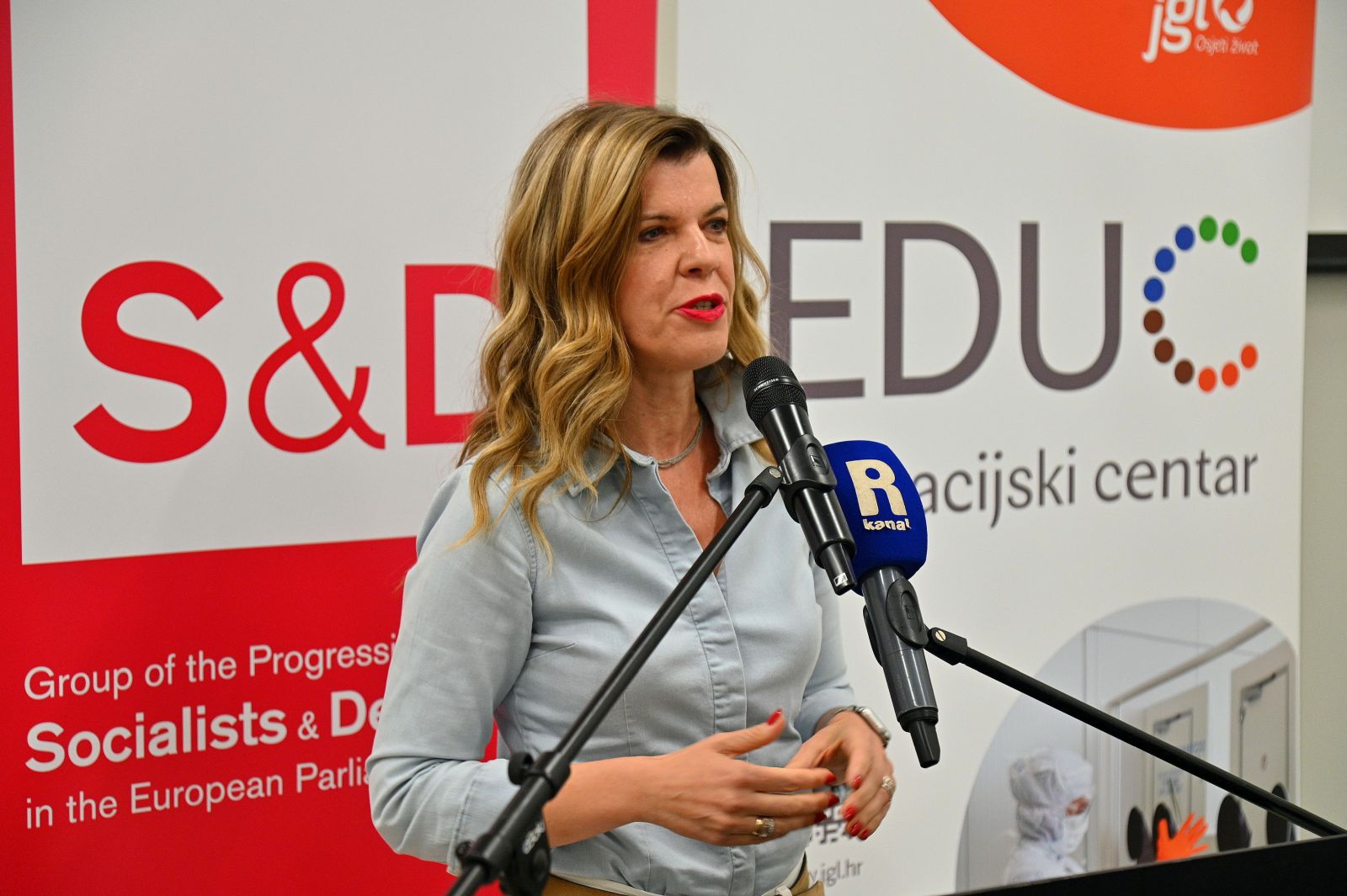 Rijeka, 1.10.2025.- Èelnica socijalista i demokrata (S&D) u Europskom parlamentu Iratxe Garcia Perez i eurozastupnica Biljana Borzan posjetile su Jadran-galenski laboratorij u Rijeci te odrale konferenciju za medije. Na slici Biljana Borzan. 
foto HINA/ Miljenko KLEPAC/ ua