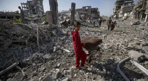 epa12444382 Palestinians walk along a street amid the rubble of destroyed buildings during a ceasefire between Israel and Hamas under the first phase of the Gaza peace plan, in Gaza City, Gaza Strip, 10 October 2025. Prime Minister Benjamin Netanyahu's office announced on 09 October that the Israeli government had approved the Gaza ceasefire and hostage release plan.  EPA/MOHAMMED SABER