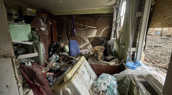 epa12469763 An interior view of a damaged flat at the site of a Russian airstrike on a private building in Kharkiv, northeastern Ukraine, 21 October 2025, amid the Russian invasion. Russian forces launched overnight strikes on the city, injuring at least eight people and damaging 14 private buildings and one civilian business, according to the head of the Kharkiv Military Administration, Oleg Synegubov.  EPA/SERGEY KOZLOV