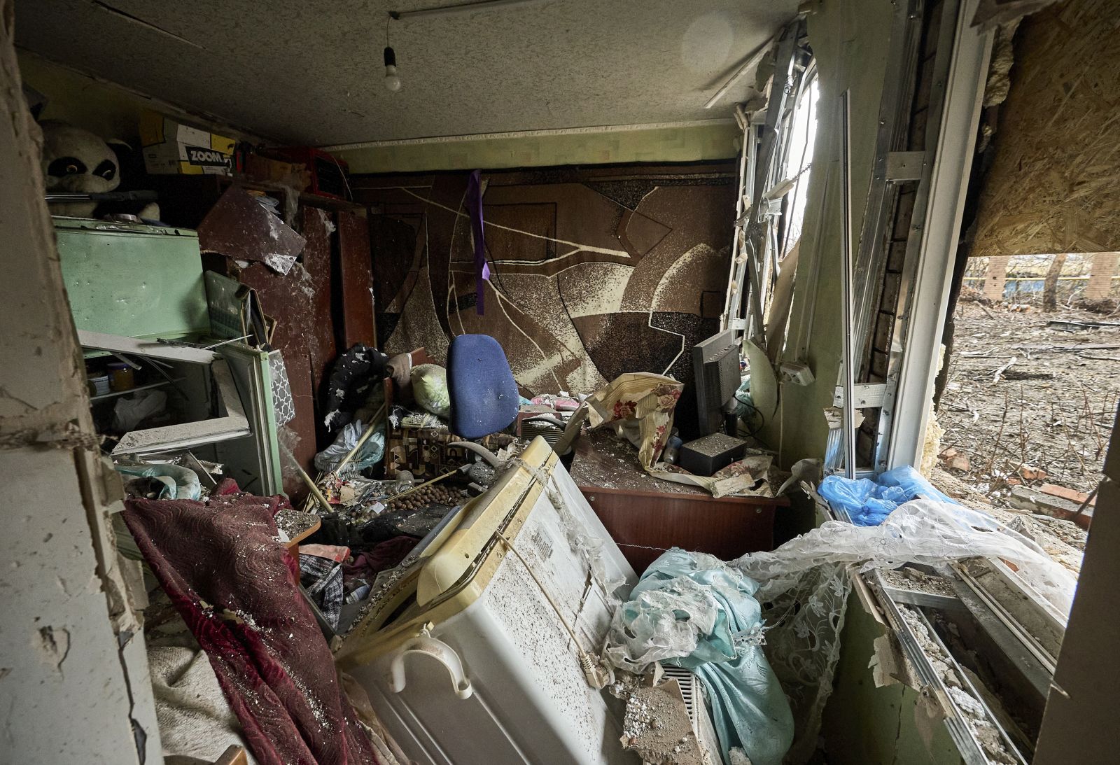 epa12469763 An interior view of a damaged flat at the site of a Russian airstrike on a private building in Kharkiv, northeastern Ukraine, 21 October 2025, amid the Russian invasion. Russian forces launched overnight strikes on the city, injuring at least eight people and damaging 14 private buildings and one civilian business, according to the head of the Kharkiv Military Administration, Oleg Synegubov.  EPA/SERGEY KOZLOV