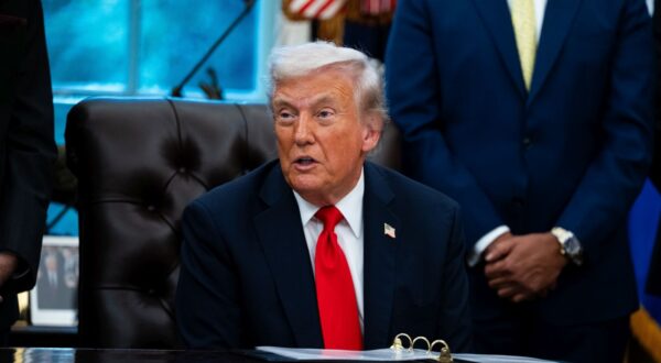 epa12471553 US President Donald Trump speaks during a Diwali celebration in the Oval Office of the White House in Washington, DC, USA, 21 October 2025.  EPA/ALLISON ROBBERT / POOL