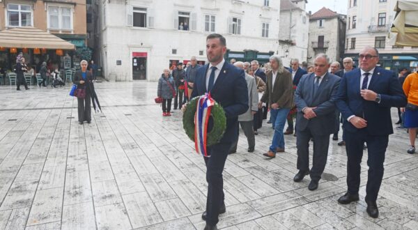 Split- 26.10.2025.- U organizaciji Grada Splita i Udruge antifašista i antifašističkih boraca Splita obilježena 81. obljetnica Dana oslobođenja Splita od fašizma . Na slici Tomislav Šuta.
foto HINA/ Mario STRMOTIĆ/ms