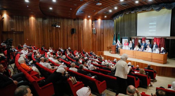 Syria Holds First Parliamentary Elections Since Assads Fall Members of electoral committees count ballots during Syrias first parliamentary elections since the fall of Bashar al-Assads government, in Aleppo, on October 5, 2025. Damascus Syria Copyright: xMohammadxBashirxAldaherx Photo: IMAGO/Mohammad Bashir Aldaher/IMAGOSTOCK&PEOPLE