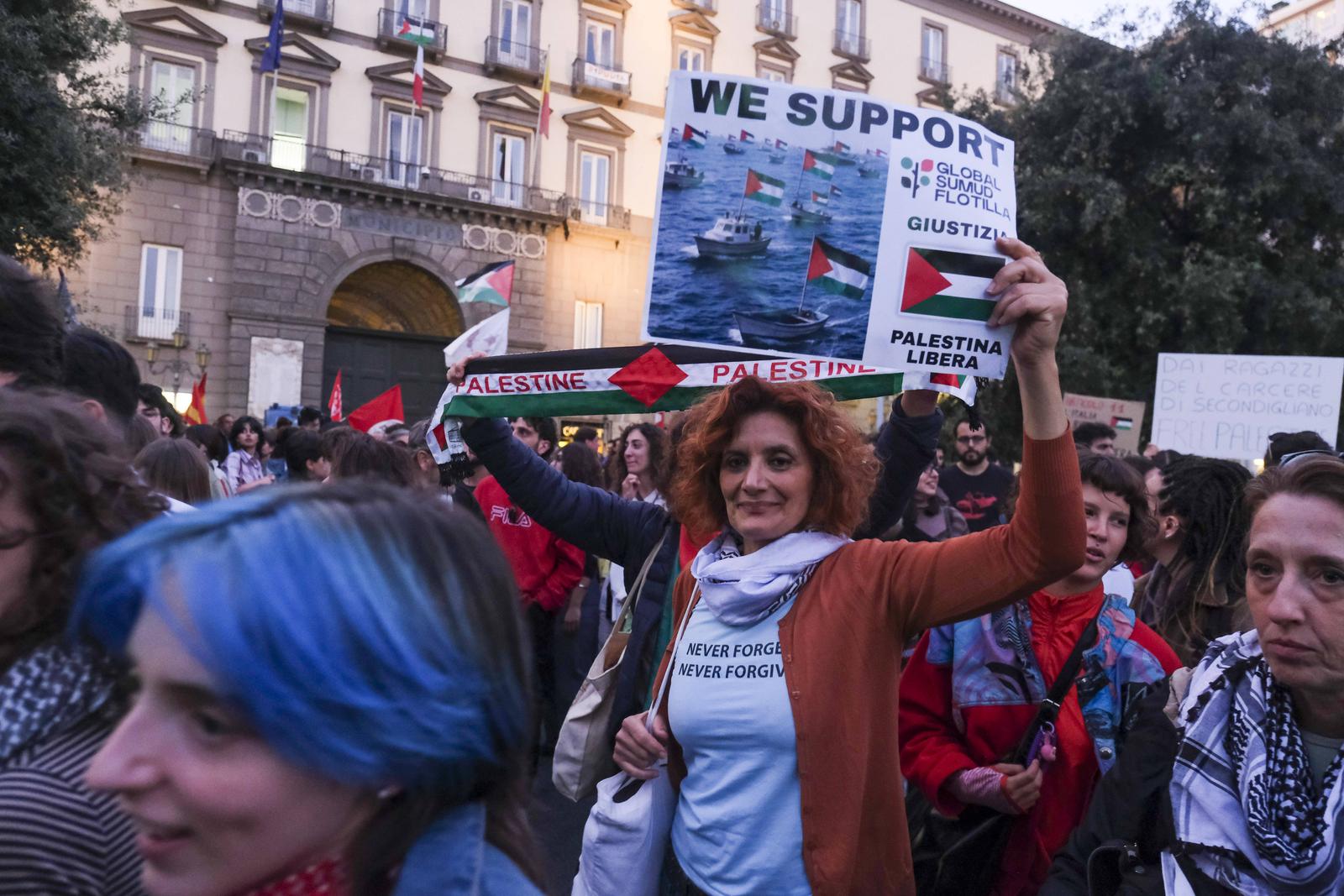 Pro-Palestine march in Naples reaches the U.S. Consulate Naples, October 8, 2025 Around two thousand people march from Piazza Municipio to the U.S. Consulate in a demonstration in support of Palestine. Flags, chants, and banners fill the streets of the city center, while a large police presence secures the area around the consulate. _DSF5942 Copyright: xAntonioxBalascox Photo: IMAGO/Antonio Balasco/IMAGOSTOCK&PEOPLE