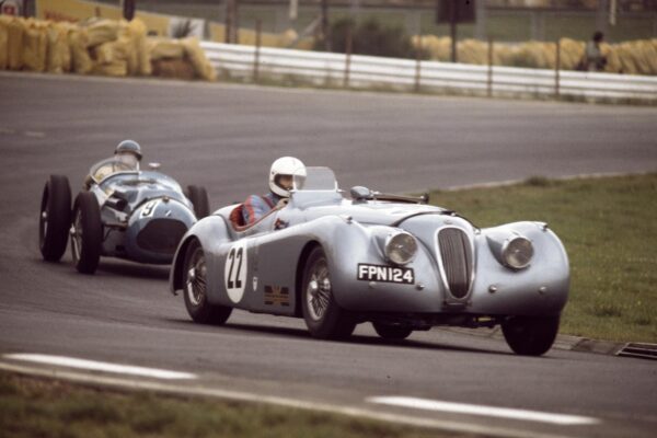 RECORD DATE NOT STATED ein Jaguar XK 120 Baujahr1950 vor einem Talbot Lago GP 4482cc von 190 auf dem Nürburgring im AvD-Oldtimer Grand Prix 1979 *** a Jaguar XK 120 built in 1950 in front of a Talbot Lago GP 4482cc of 190 at the Nürburgring in the AvD Oldtimer Grand Prix 1979 Photo: IMAGO/Thomas Zimmermann.photo/IMAGOSPORT