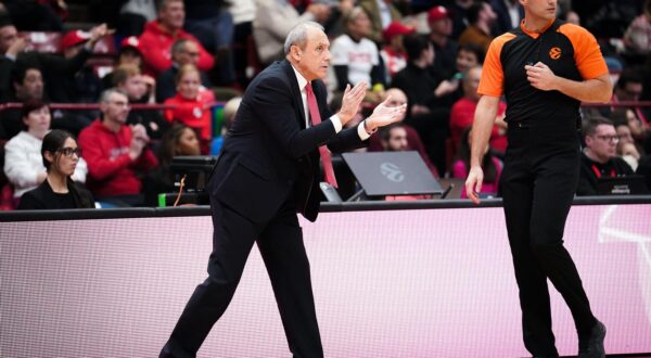 EA7 EMPORIO ARMANI OLIMPIA MILANO VS LDLC ASVEL LYON-VILLEURBANNE, NELLA FOTO HEAD COACH ETTORE MESSINA (EA7 EMPORIO ARMANI OLIMPIA MILANO)  during  EA7 Emporio Armani Milano vs LDLC ASVEL Villeurbanne, Basketball Euroleague match in Milan, Italy, December 20 2023 (Photo by Simone Lucarelli/IPA Sport / ipa/IPA/Sipa USA) Photo: IPA/SIPA USA