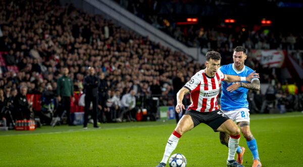 PSV Eindhoven forwarder Ivan Perišić, SSC Napoli forwarder Matteo Politano during the match PSV Eindhoven vs SSC Napoli at the Philips stadium for the Champions League - League phase - Matchday 3 season 2025-2026 in EINDHOVEN, Netherlands on 21 oktober 2025, (photo by Marcel van Dorst / EYE4images/DeFodi Images) Photo: Marcel van Dorst/DeFodi Images/DEFODI