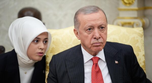 Turkish President Recep Tayyip Erdogan meets US President in the Oval Office at the White House in Washington on September 25, 2025. Photo by Yuri Gripas/Pool/Sipa USA Photo: Sipa USA/SIPA USA