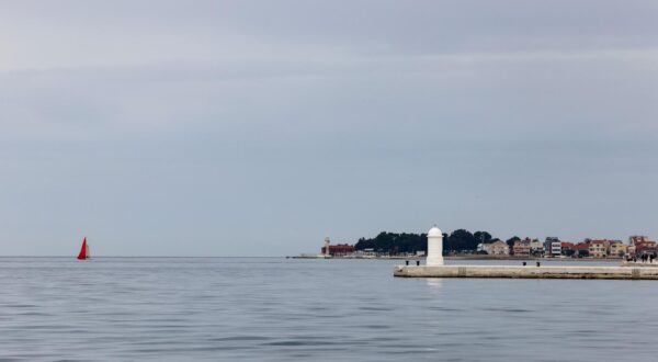 01.03.2025., Zadar - Oblacno i kisno subotnje prijepodne u Zadru Photo: Sime Zelic/PIXSELL