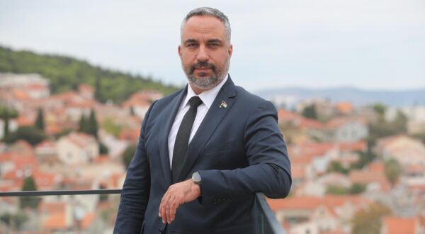 01.10.2025.,Split-Gradonacelnik Betlehema Maher Nicola Canawati na terasi splitskog hotela Cornaro s vizurama Splita u pozadini. Photo: Ivo Cagalj/PIXSELL