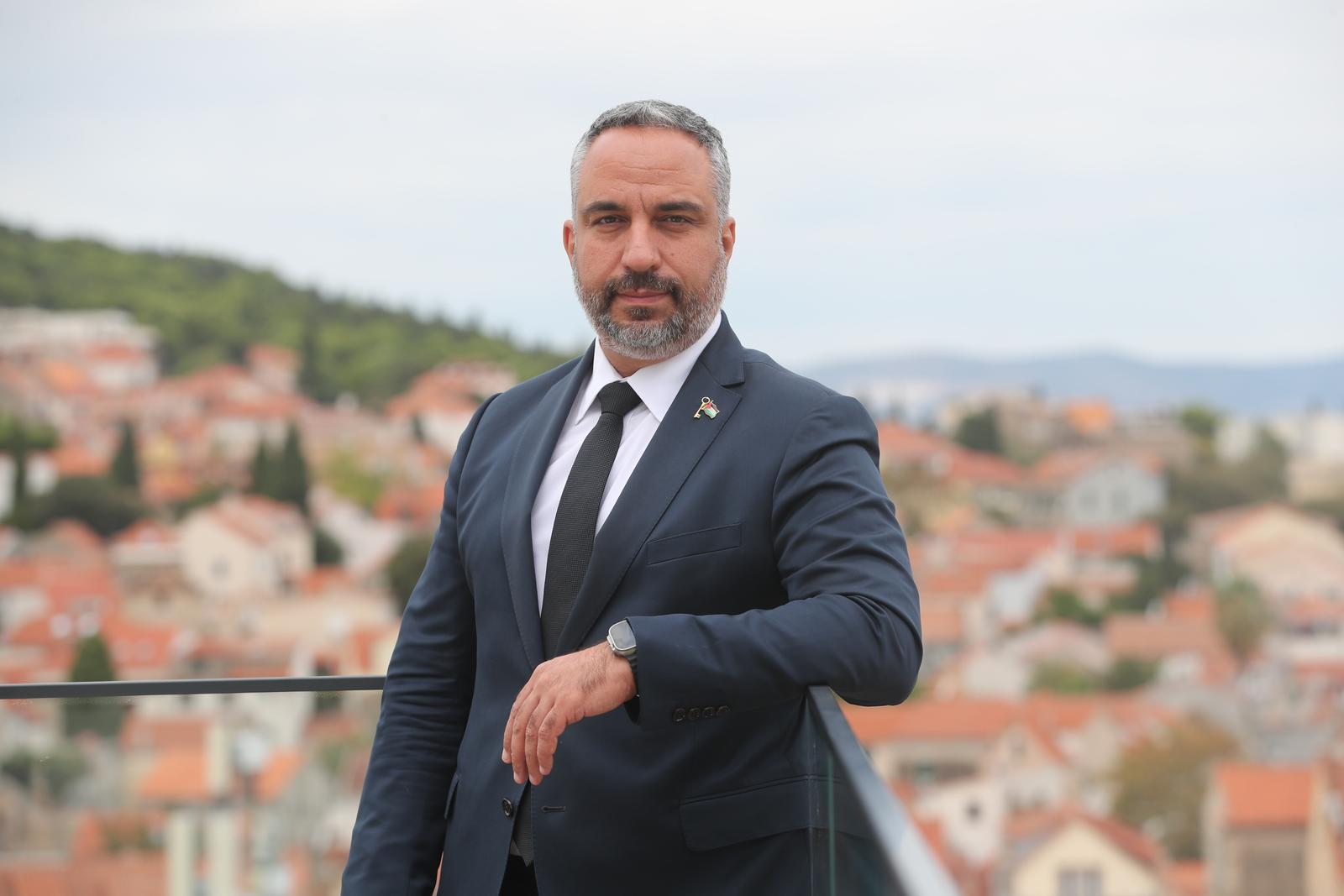 01.10.2025.,Split-Gradonacelnik Betlehema Maher Nicola Canawati na terasi splitskog hotela Cornaro s vizurama Splita u pozadini. Photo: Ivo Cagalj/PIXSELL