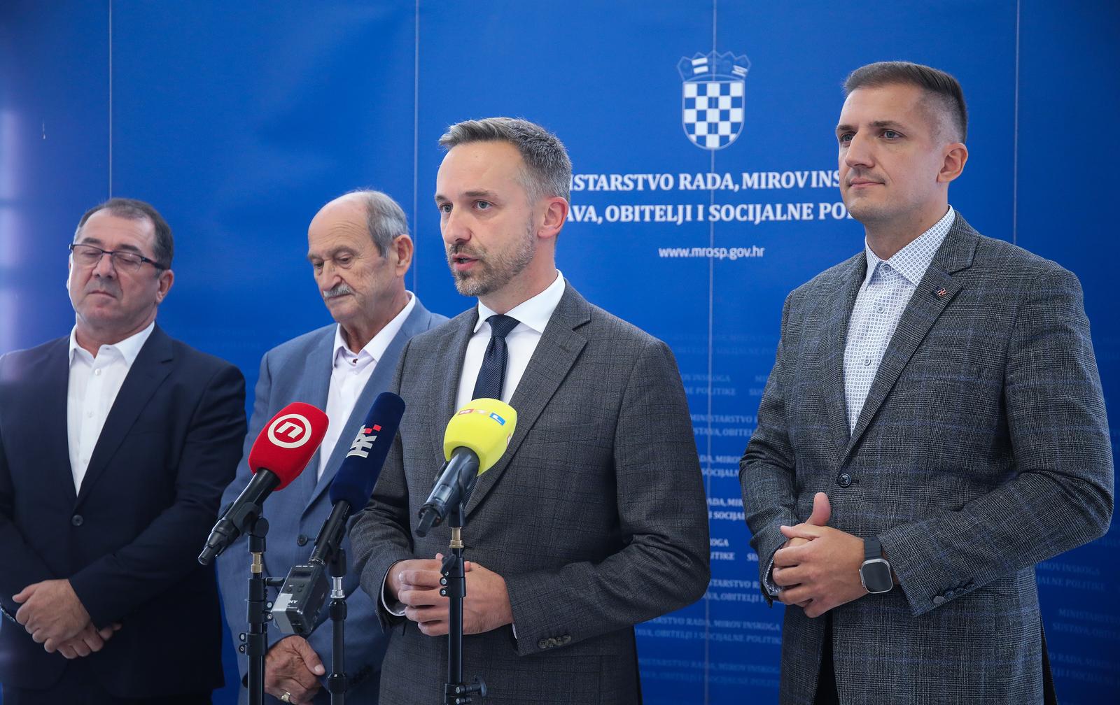 01.10.2025., Zagreb, Ministar rada i mirovinskog sustava Marin Piletic te saborski zastupnik i predsjednik Hrvatske stranke umirovljenika Veselko Gabricevic dali su izjavu u povodu Medjunarodnog dana starijih osoba. Photo: Emica Elvedji/PIXSELL