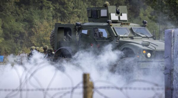 01.10.2025., Gasinci - Zavrsni prikaz medjunarodne vojne vjezbe Sava Star 25. Medjunarodna vojna vjezba Sava Star 25 provodi se na vojnom poligonu “Gasinci”. Na vjezbi sudjeluje 120 pripadnika Oruzanih snaga Republike Hrvatske i 80 pripadnika Oruzanih snaga Ujedinjenog Kraljevstva Velike Britanije i Sjeverne Irske. Photo: Davor Javorovic/PIXSELL