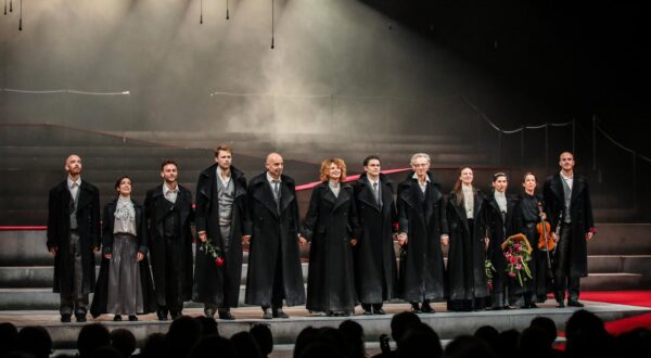 03.10.2025., Zagreb - Svecana premijera predstave "Zastave" prema posljednjem romanu Miroslava Krleze u HRvatskom narodnom kazalistu. Marin Klismanic, Goran Grgic, Nina Violic, Zivko Anocic, Livio Badurina i Jadranka Djokic Photo: Emica Elvedji/PIXSELL