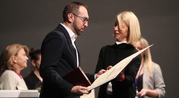 03.12.2024., Zagreb - Obiljezavanje 78. Dana Ustanove za profesionalnu rehabilitaciju i zaposljavanje osoba s invaliditetom URIHO i Medjunarodnog dana osoba s invaliditetom u Kongresnoj dvorani Zagrebackog velesajma. gradonacelnik Zagreba Tomislav Tomasevic, ravnateljica ustanove URIHO Sanja Major Photo: Zeljko Hladika/PIXSELL